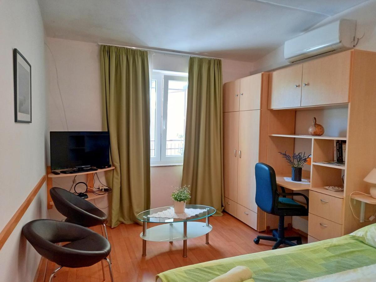 Ruzica, Apartment *